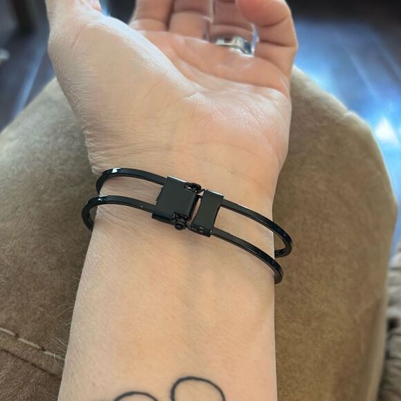 Black‎ And Crystal Flower Cuff Bracelet with Hinge Closure. - Picture 3 of 7